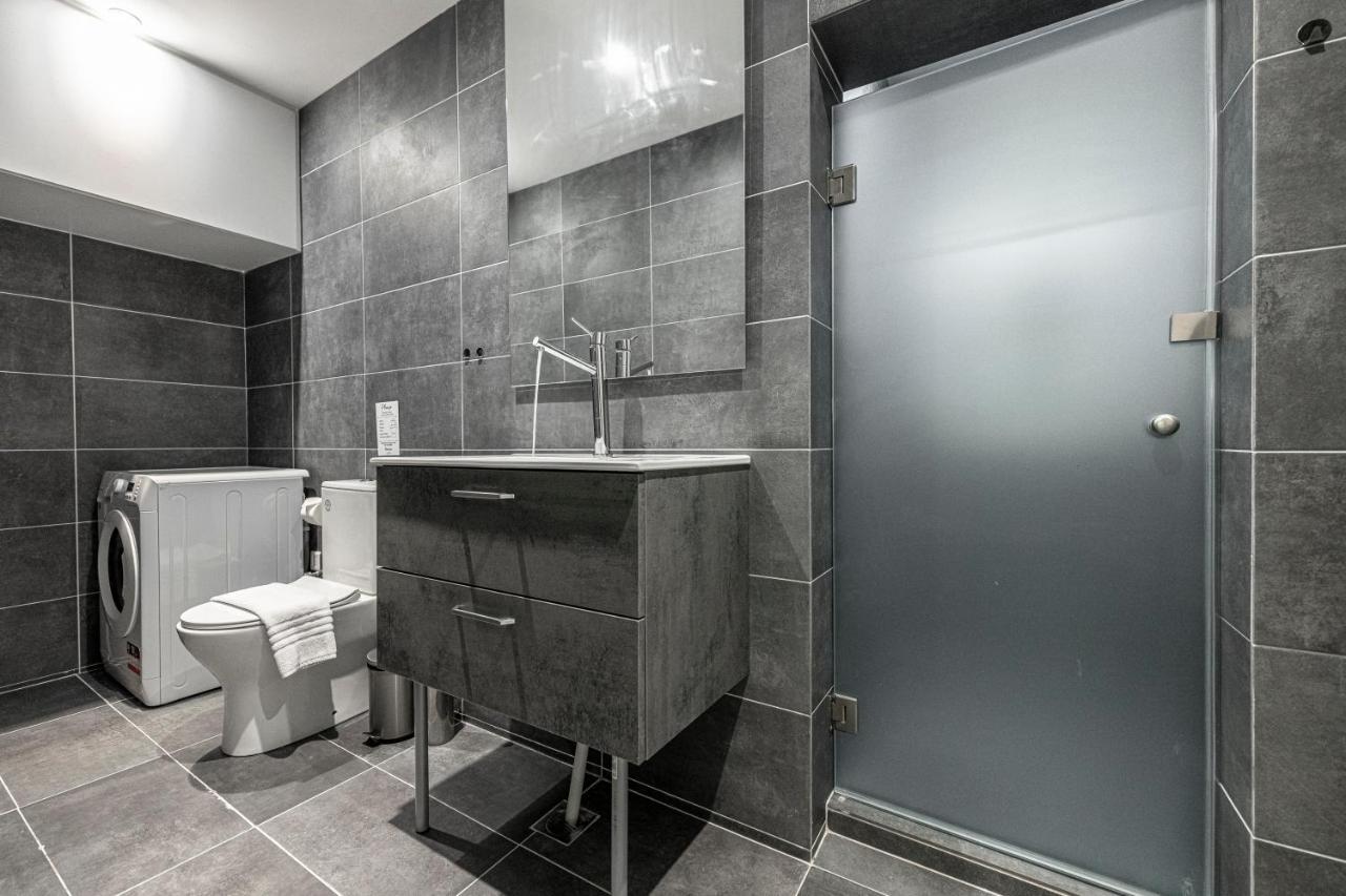 Phaedrus Living: City Center Luxury Flat Loukianou Athens Ngoại thất bức ảnh